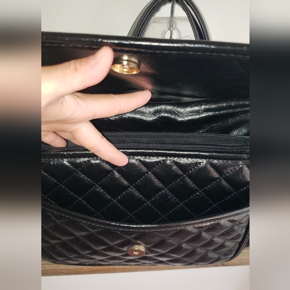 Quilted Chained Faux Leather Purse - Picture 9 of 13